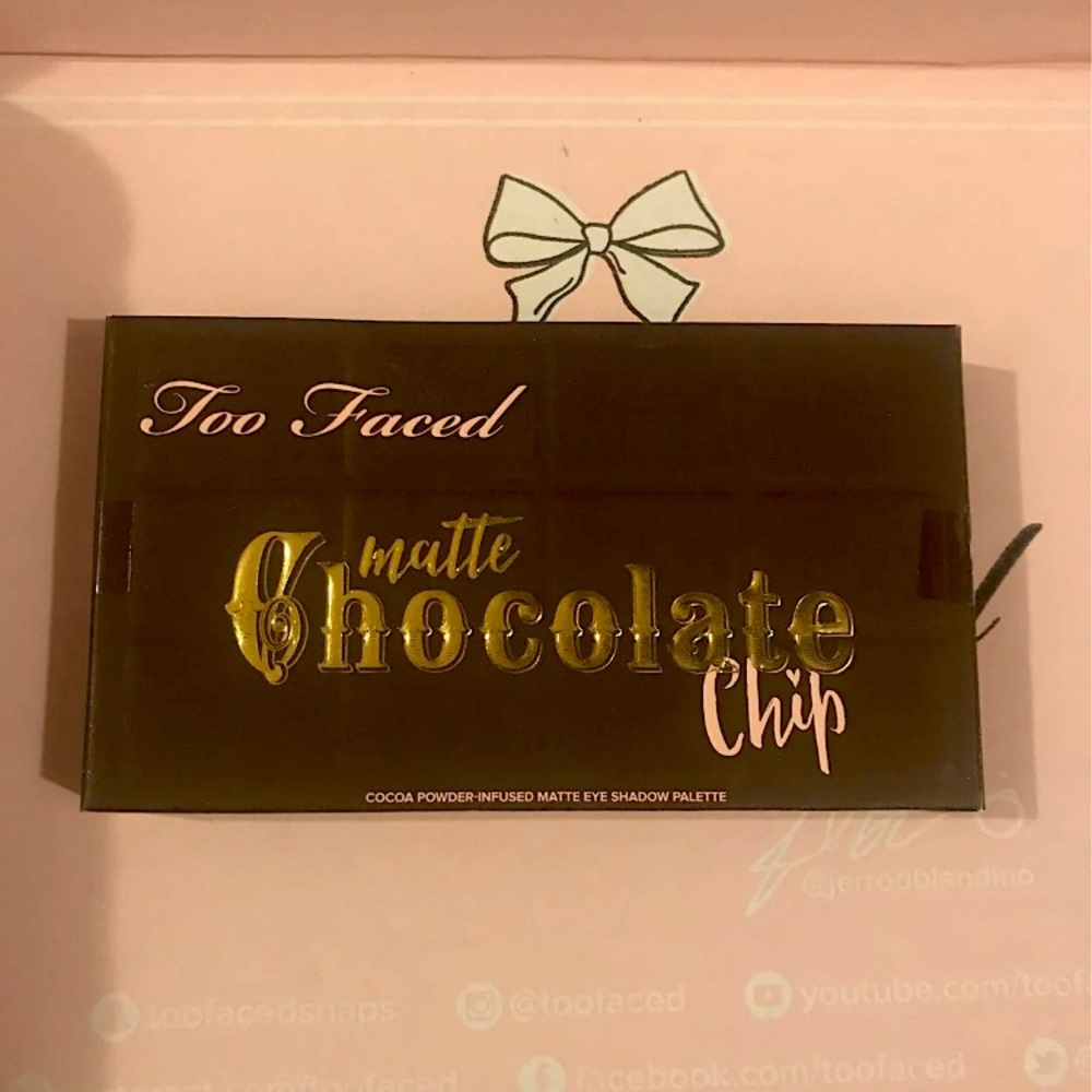 Too faced chocolate chip pallete